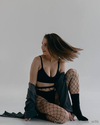 holly_wife