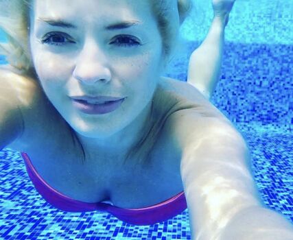 hollyWilloughby