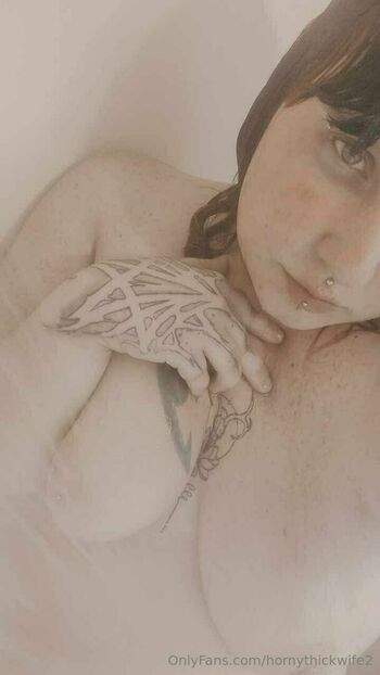 hornythickwife2