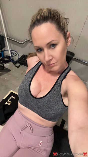 hot_wife_victoria