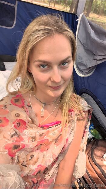 hotgirldoingstuff_tease