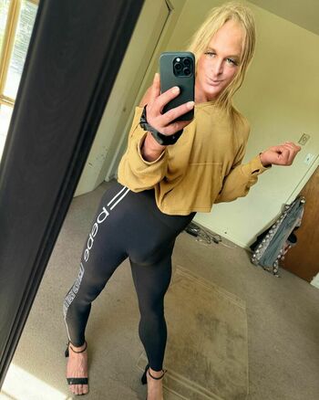 Hottie Bratt