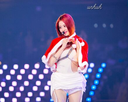 Huh Yunjin 허윤진