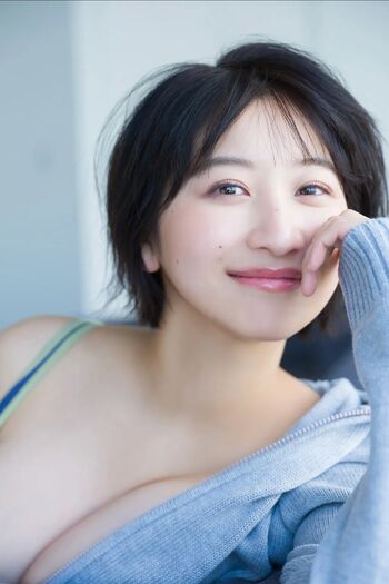 Ina Enohara 榎原依那