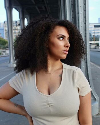 Ines Curly