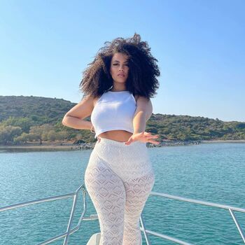 Ines Curly