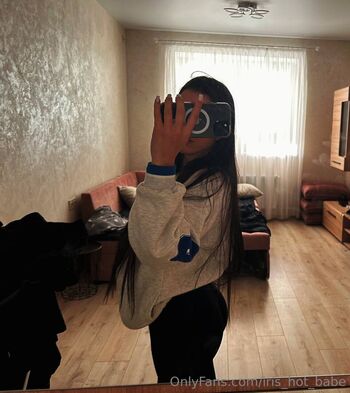 iris_hoty_babe