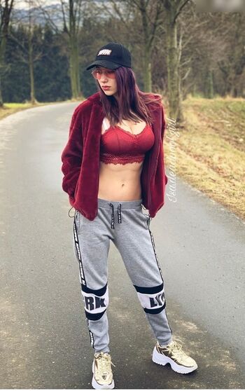 isa.deadpool.girl