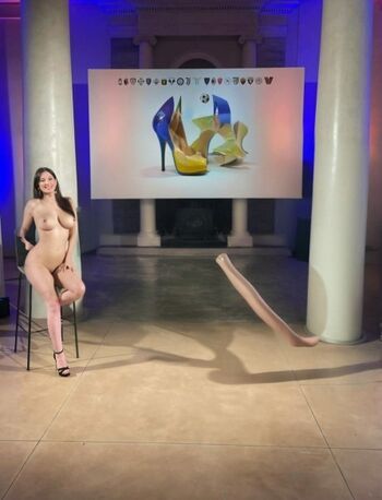 Italian Nude Vips