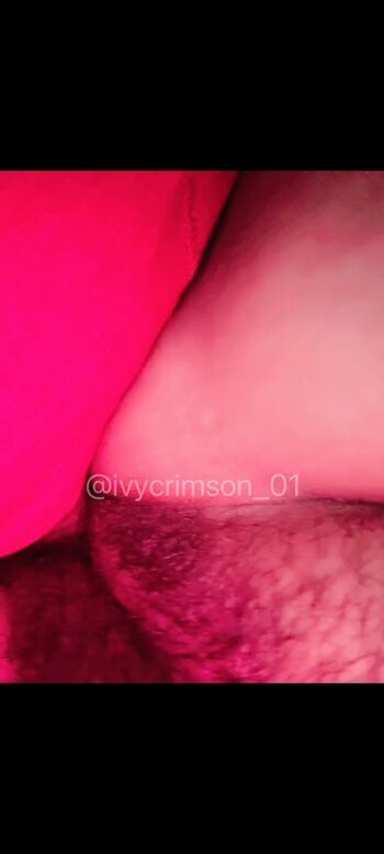 Ivy.crimson01