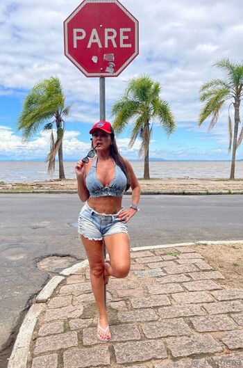 Ivy Mena