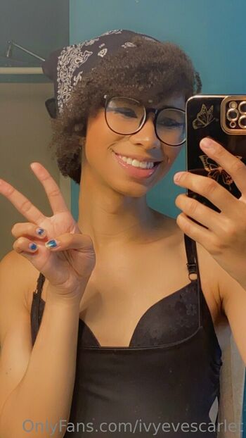 ivyevescarlet