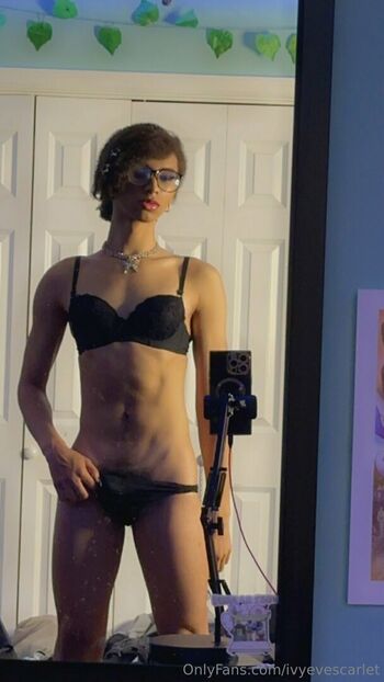 ivyevescarlet