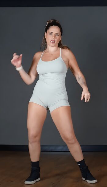 Izabela Leite