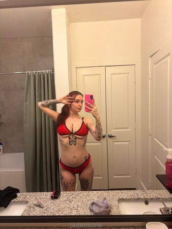 jade.nicoleee