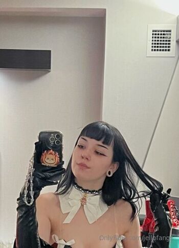 jellofangs