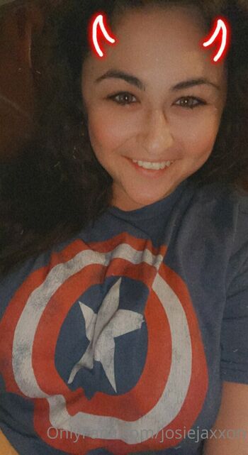 Josiejaxxon Hotwife