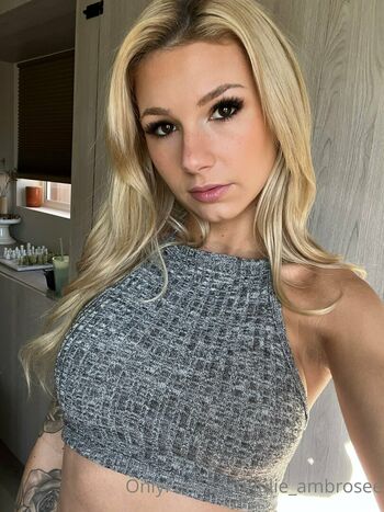 julie_ambrosee