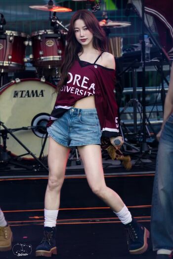 Kazuha Nakamura 中村 一葉