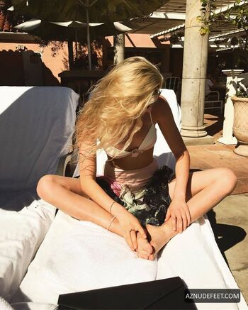 Keely Cat Wells