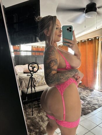 Kelsea Annxo