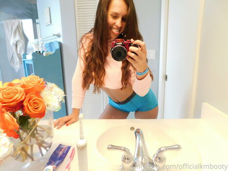 kelsimonroeofficial
