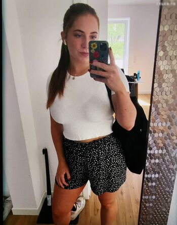 Kennt die jemand? (Chaturbate)