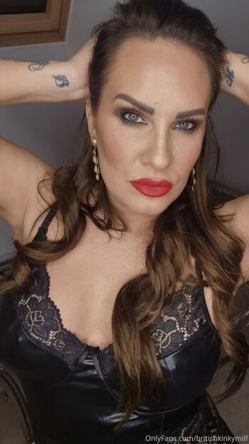 kinkybritishgoddess