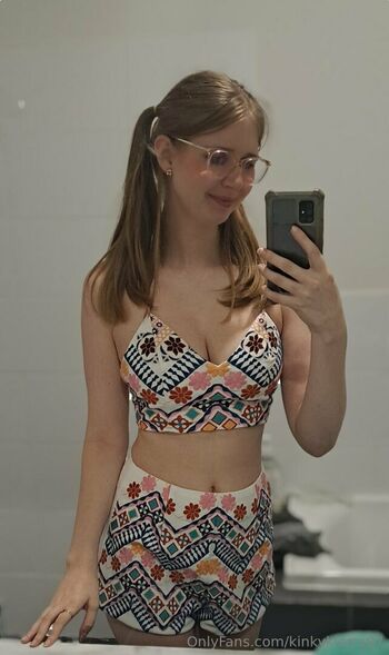 kinkykierra97