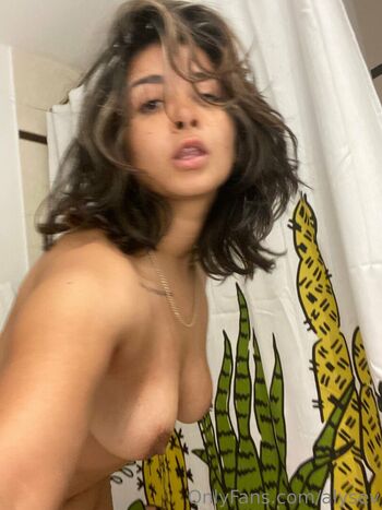 kittylyvv