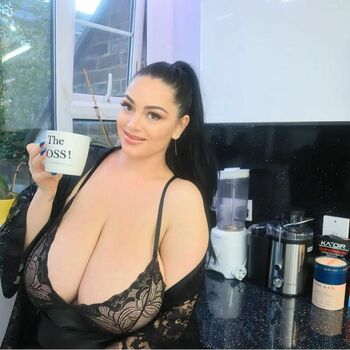 Klara Devine