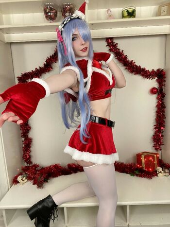 lady_pizza_hug