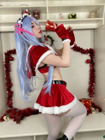 lady_pizza_hug