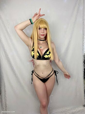 lady_pizza_hug