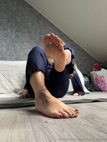 lara_davis