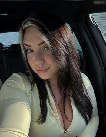 Lara.Marie.v__