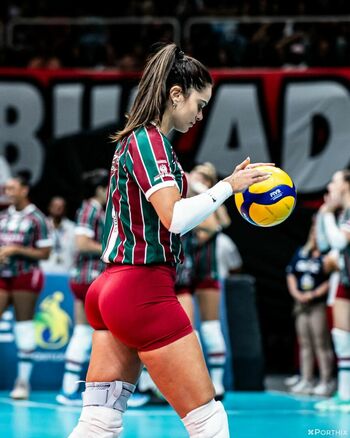 Lara Nobre
