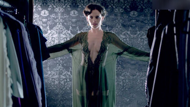Lara Pulver