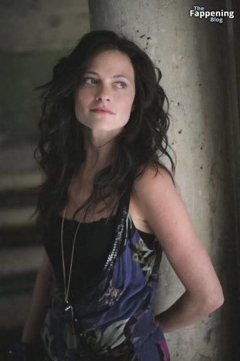 Lara Pulver