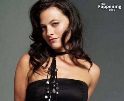 Lara Pulver