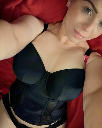 Le Curvy Kitten