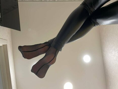 Lebedeva_feet