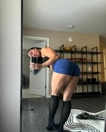Leigh Laurel