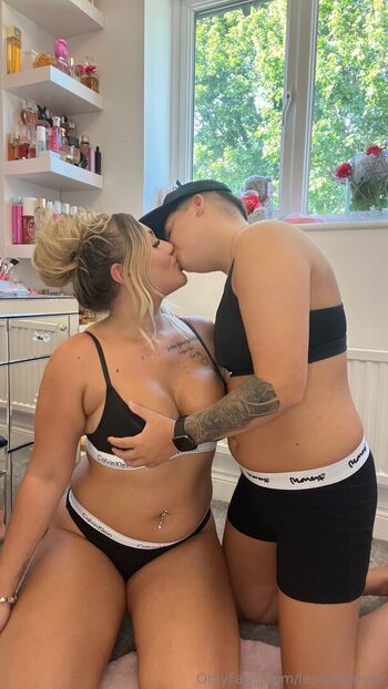 lesbianlovex