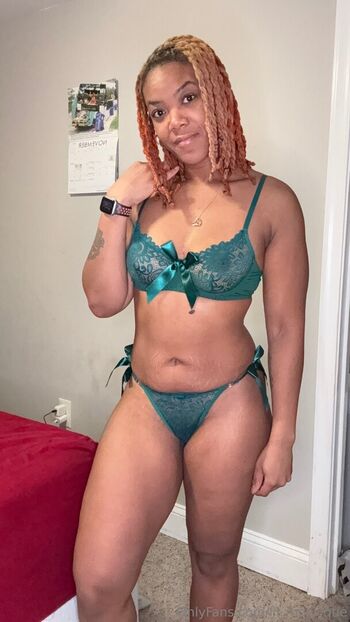 lil_moni_que