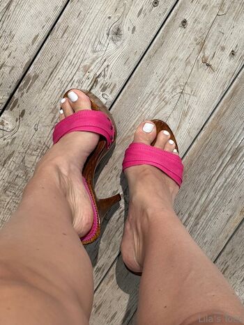 lilas.toes