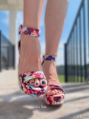 lilas.toes