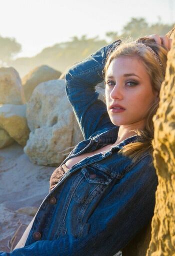 Lili Reinhart