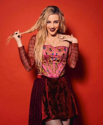 Lili Reinhart