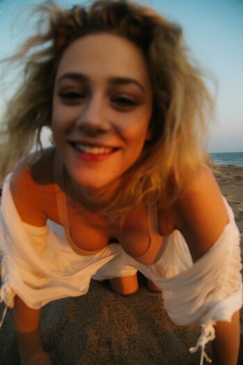 Lili Reinhart